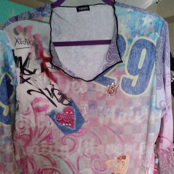 Long sleeved cotton top. - Picture 2 of 2